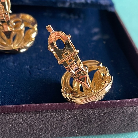 Tiffany & Co 18 Knot Clip Earrings - Picture 15 of 16